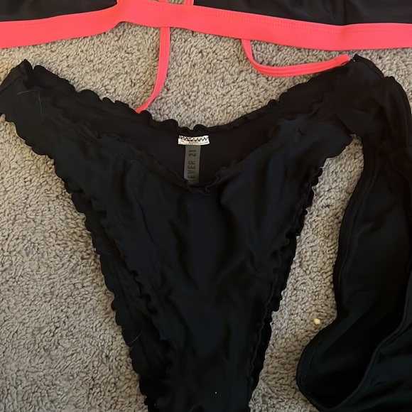 SOLD Mix and match bikini tops and bottoms - Picture 4 of 5